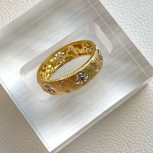 Elegant Gold and Silver Floral Ring